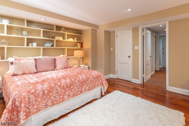 32 Yale St, Maplewood Twp., NJ 07040