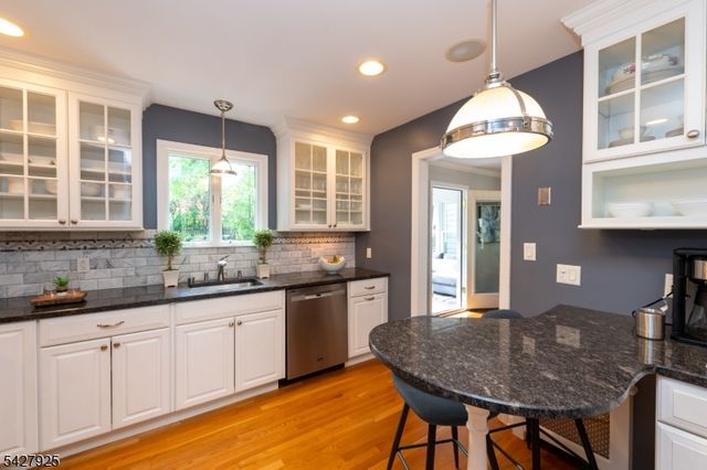 32 Yale St, Maplewood Twp., NJ 07040