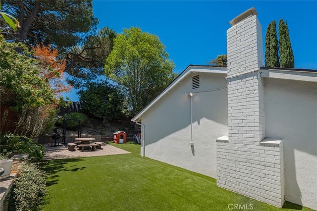 135 Lupe Avenue, Newbury Park, CA 91320