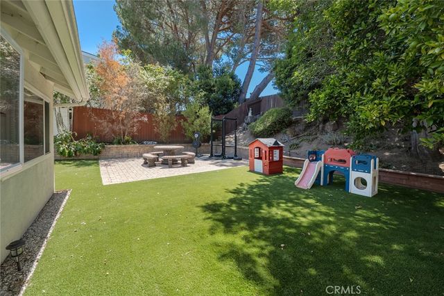 135 Lupe Avenue, Newbury Park, CA 91320
