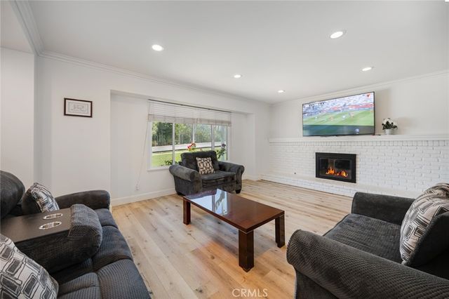 135 Lupe Avenue, Newbury Park, CA 91320
