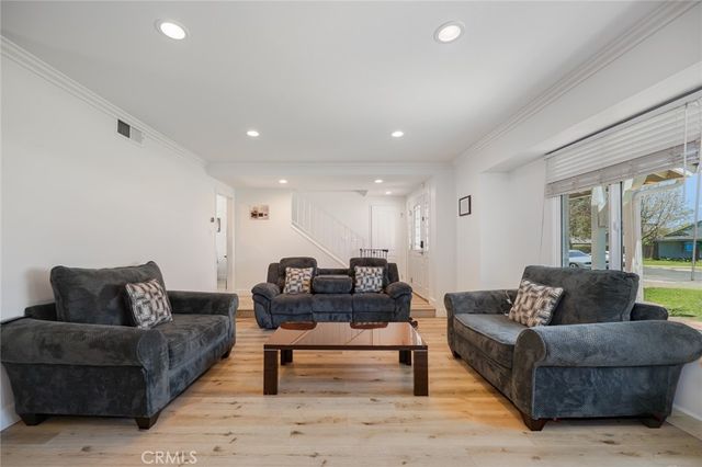 135 Lupe Avenue, Newbury Park, CA 91320