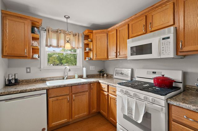 3697 Kingsway Drive, Crown Point, IN 46307