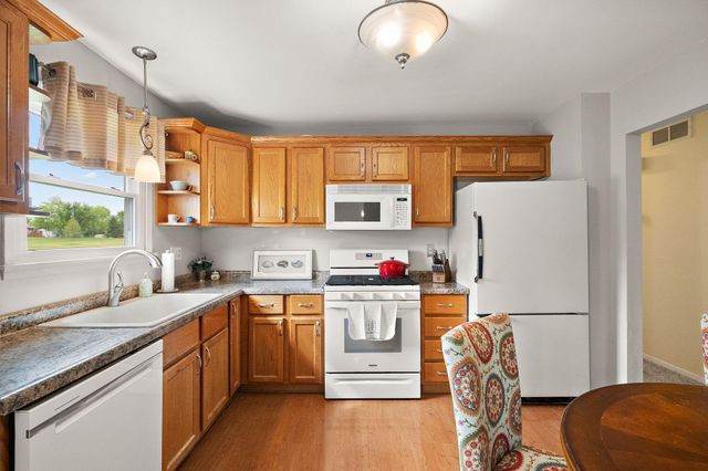 3697 Kingsway Drive, Crown Point, IN 46307