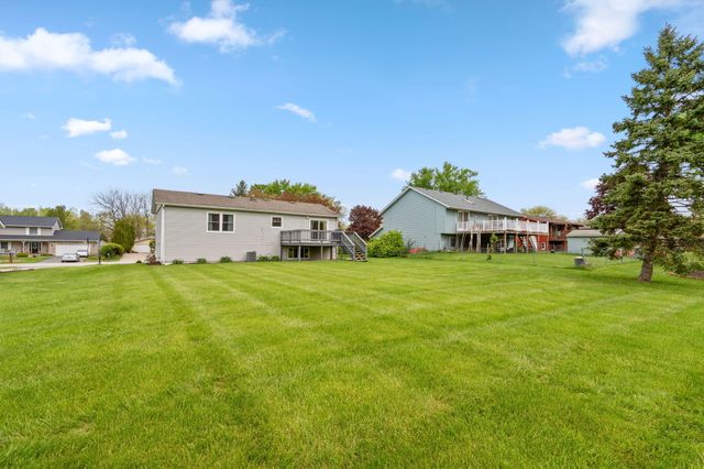 3697 Kingsway Drive, Crown Point, IN 46307