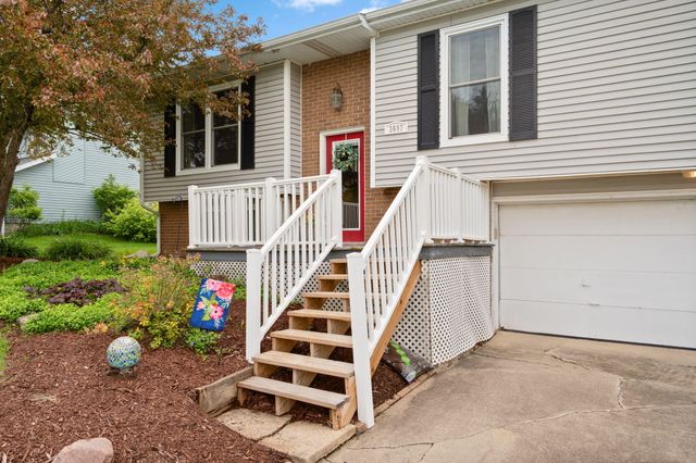 3697 Kingsway Drive, Crown Point, IN 46307