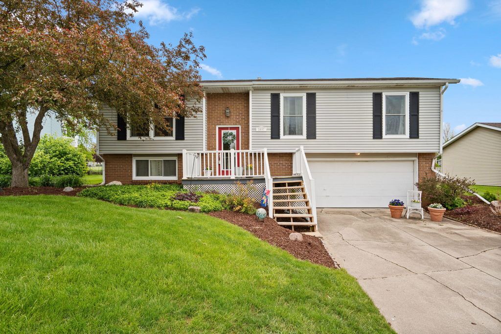 3697 Kingsway Drive, Crown Point, IN 46307