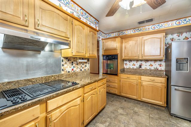 705 Dunning ST, Gonzales, TX 78629