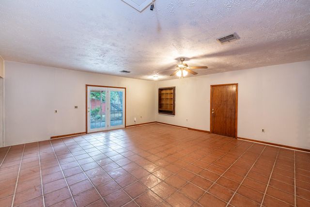 705 Dunning ST, Gonzales, TX 78629