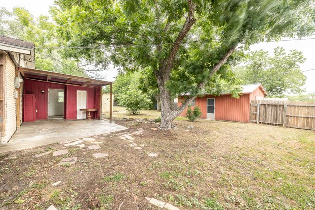 705 Dunning ST, Gonzales, TX 78629