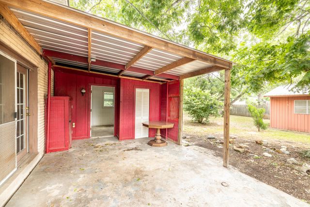 705 Dunning ST, Gonzales, TX 78629