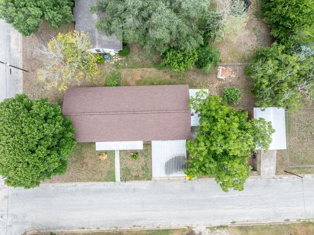 705 Dunning ST, Gonzales, TX 78629