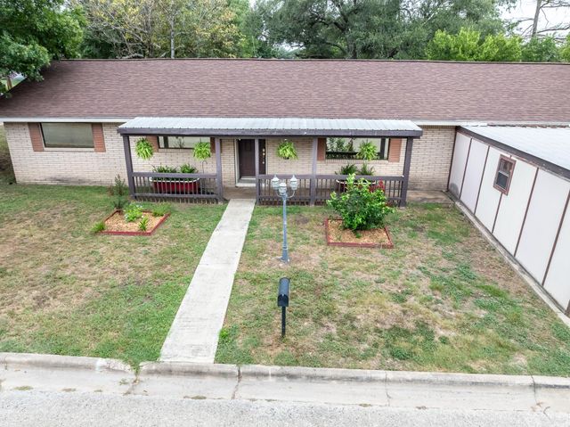 705 Dunning ST, Gonzales, TX 78629