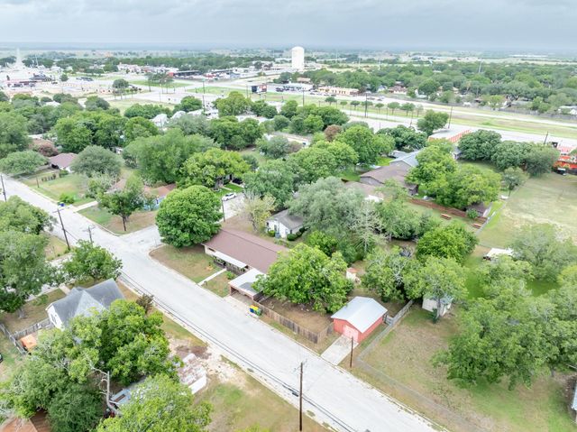 705 Dunning ST, Gonzales, TX 78629