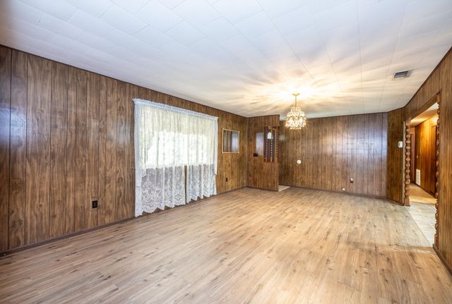 705 Dunning ST, Gonzales, TX 78629