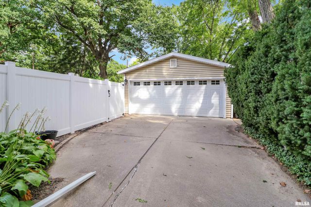 207 E EMBERT Place, Peoria, IL 61603