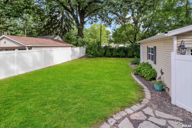 207 E EMBERT Place, Peoria, IL 61603