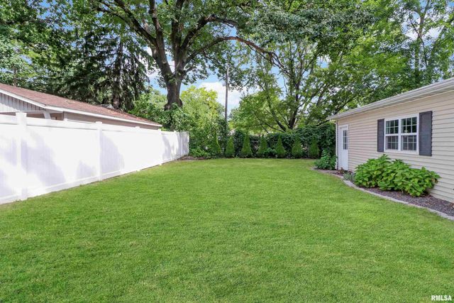 207 E EMBERT Place, Peoria, IL 61603