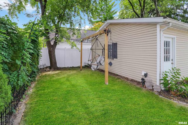 207 E EMBERT Place, Peoria, IL 61603
