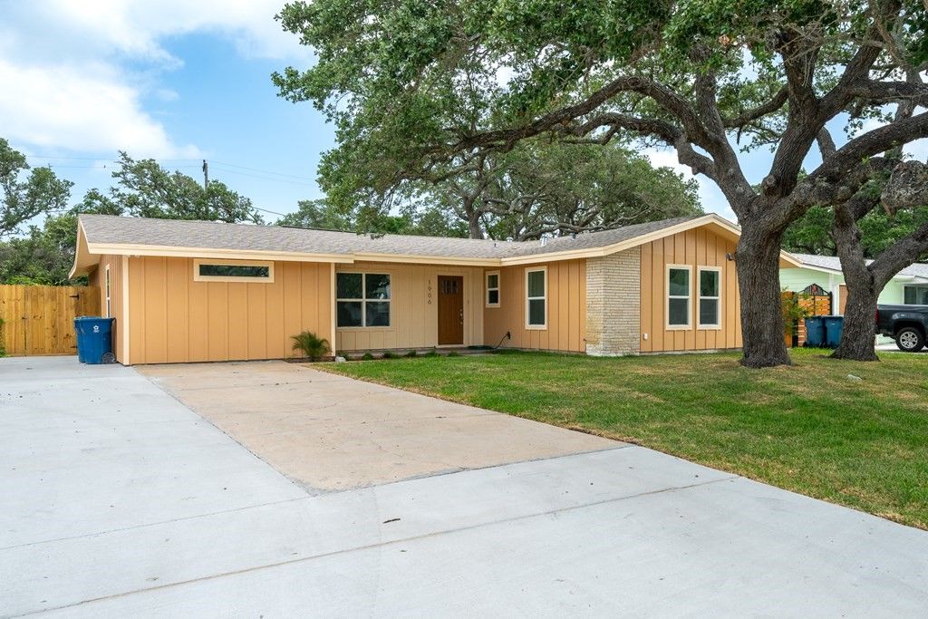 1906 Cochran, Rockport, TX 78382 — photo 4