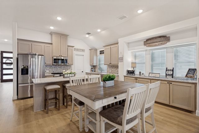 228 Shawnee Trail, Alvarado, TX 76009