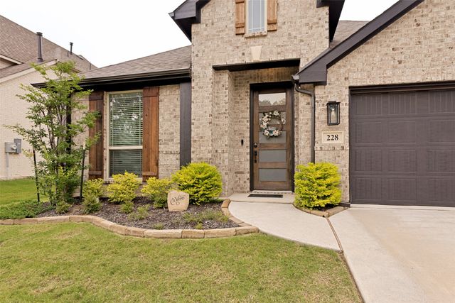 228 Shawnee Trail, Alvarado, TX 76009