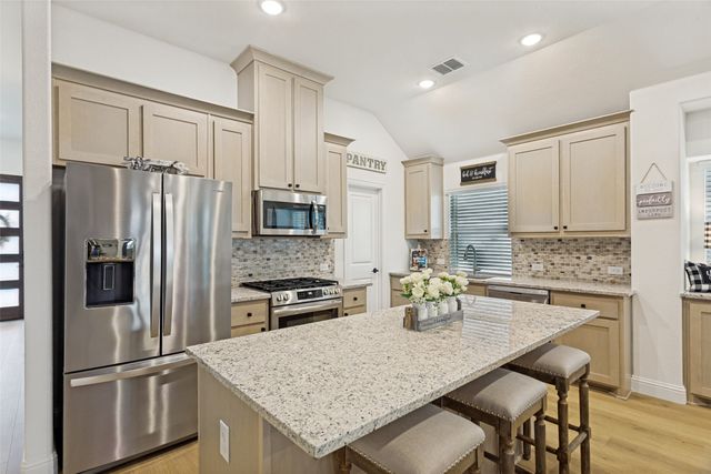 228 Shawnee Trail, Alvarado, TX 76009