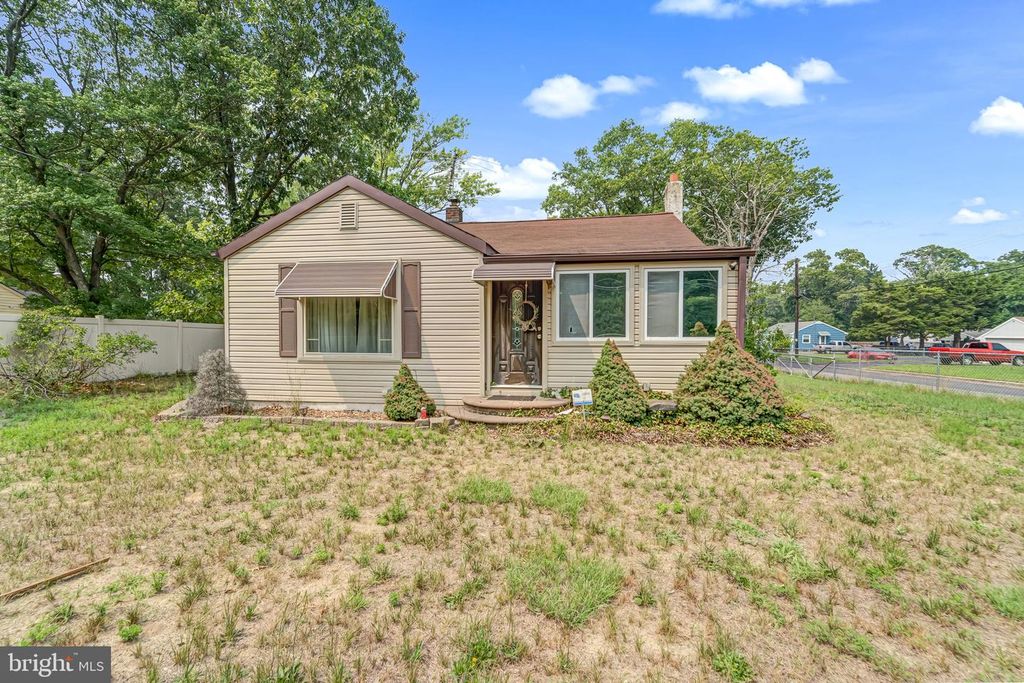 1718 W CHESTNUT AVE, Vineland, NJ 08360