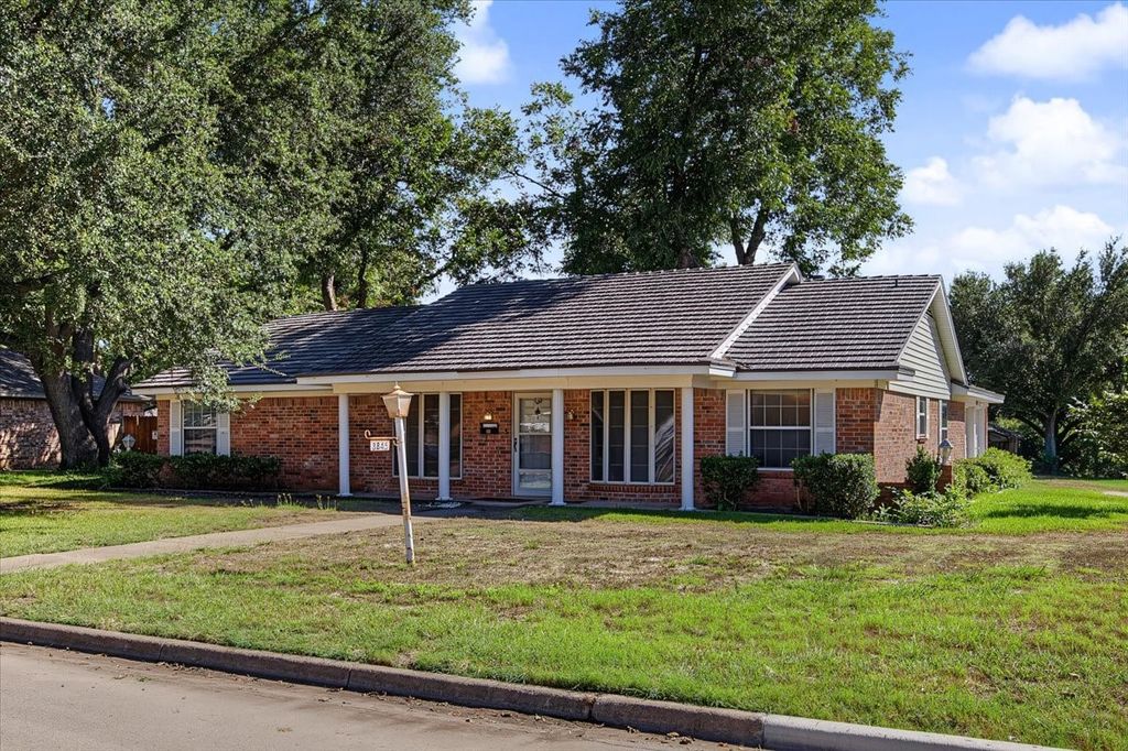 3845 Delmas Drive, Benbrook, TX 76116 — photo 3