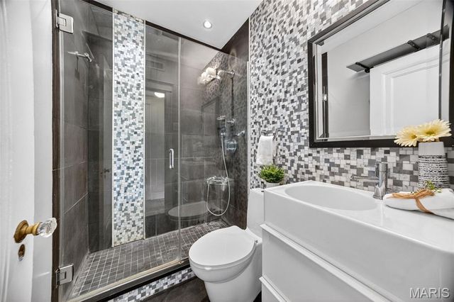 6320 Northwood Avenue 3, Clayton, MO 63105