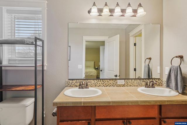 814 Crouchen St NW, Salem, OR 97304