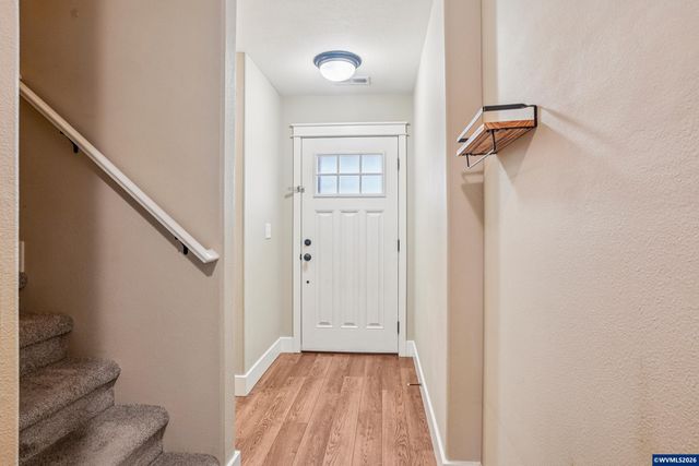 814 Crouchen St NW, Salem, OR 97304