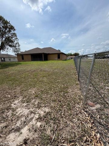 3925 E Gator CIR, Cape Coral, FL 33909