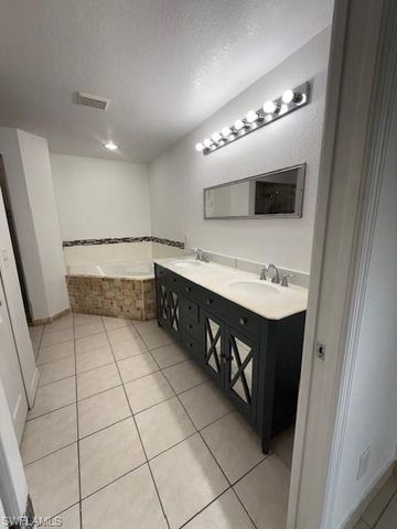 3925 E Gator CIR, Cape Coral, FL 33909