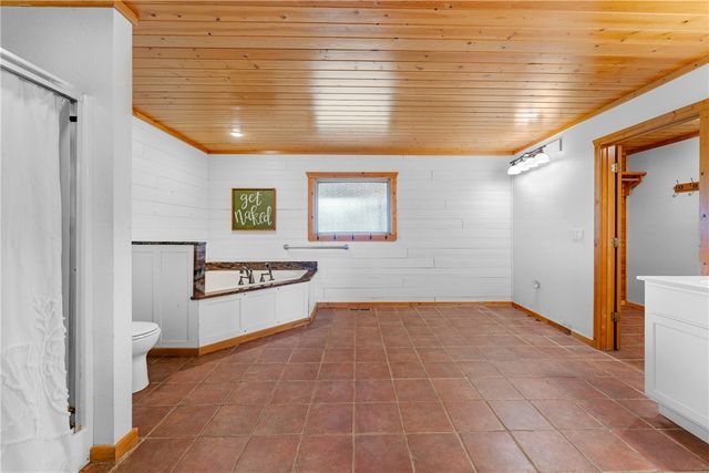 1204 County Road 215, Berryville, AR 72616