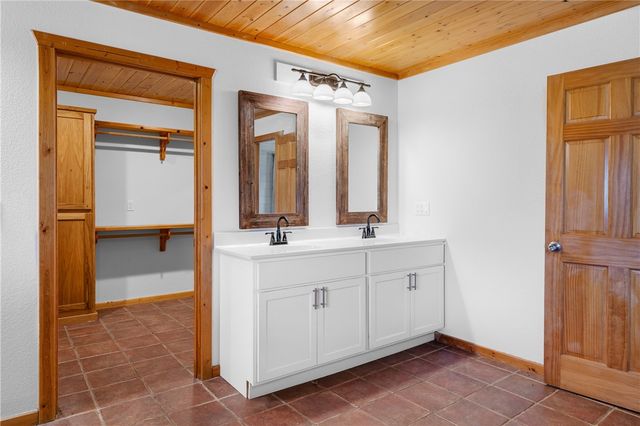 1204 County Road 215, Berryville, AR 72616