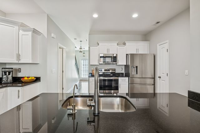 1703 Villa Cir, Lebanon, TN 37090