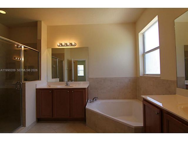 11277 NW 44th Ter, Doral, FL 33178