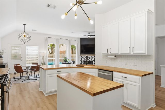 9003 Mountain Mist LN, Round Rock, TX 78681