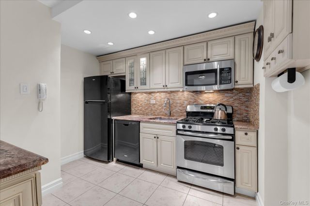 125-10 Queens Boulevard 2106, Kew Gardens, NY 11415