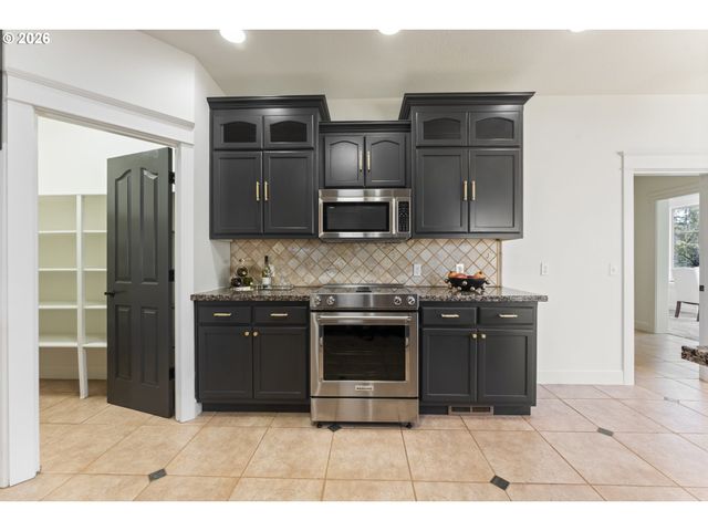 965 CARADON Ct Nw, Salem, OR 97304