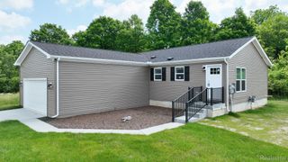 4444 MAPLE LEAF Trail, Flint, MI 48506