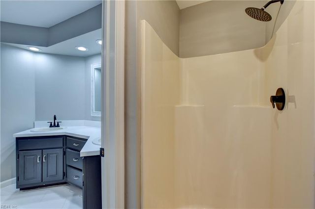 740 S Lake CIR, Chesapeake, VA 23322