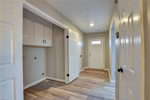 740 S Lake CIR, Chesapeake, VA 23322