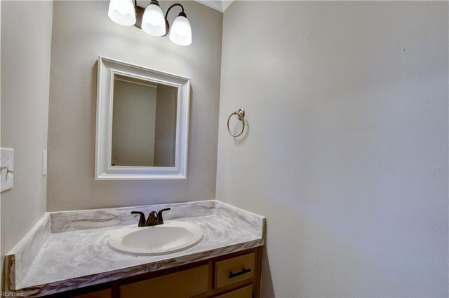 740 S Lake CIR, Chesapeake, VA 23322