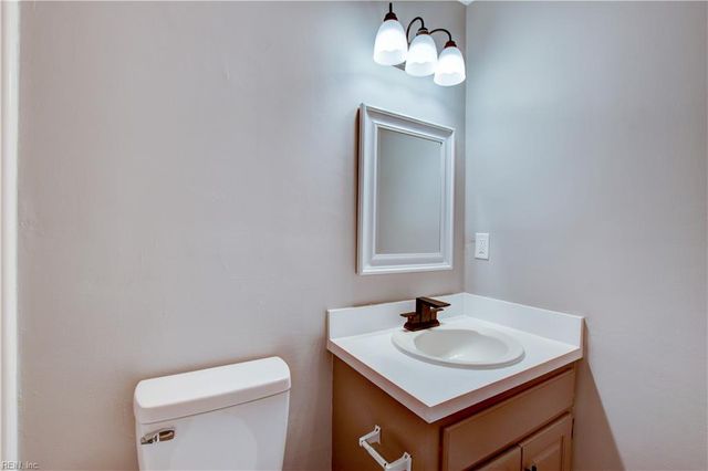 740 S Lake CIR, Chesapeake, VA 23322