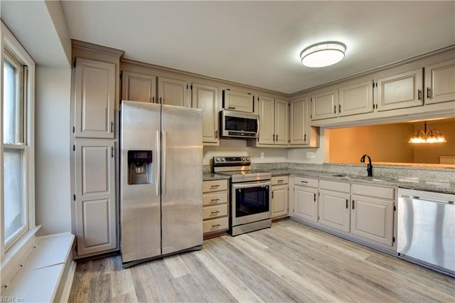 740 S Lake CIR, Chesapeake, VA 23322