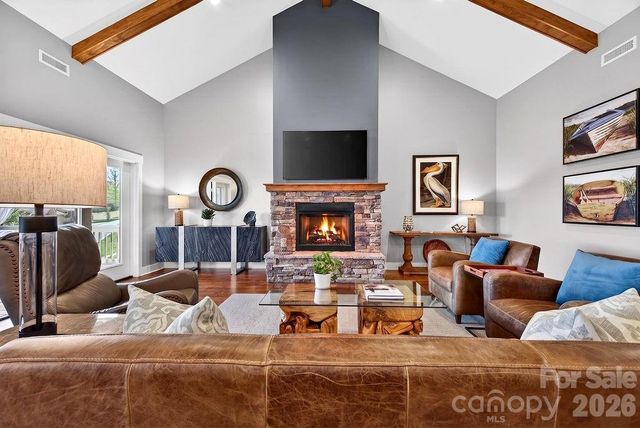 70 Copper Creek Lane, Hendersonville, NC 28739