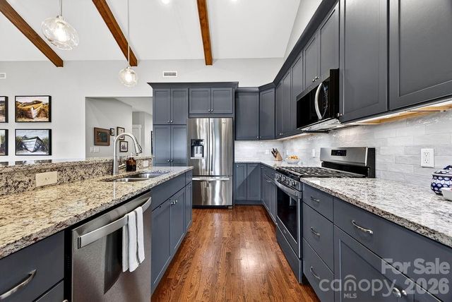 70 Copper Creek Lane, Hendersonville, NC 28739