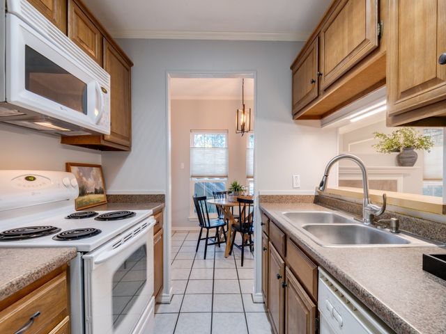 1609 Marsh Lane 110, Carrollton, TX 75006